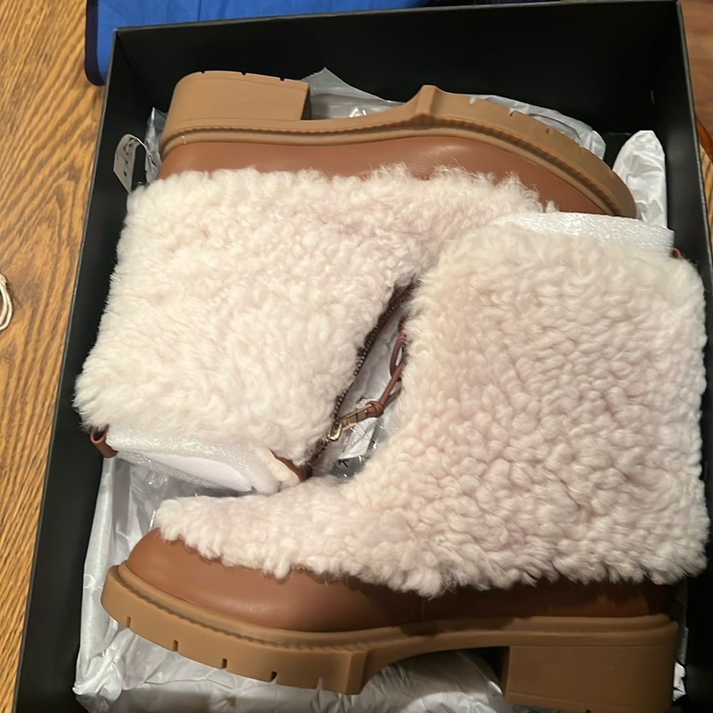 Coach Leona Sherpa boots NEW